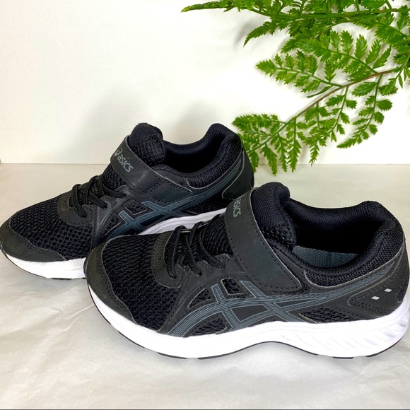 boys athletic sneakers